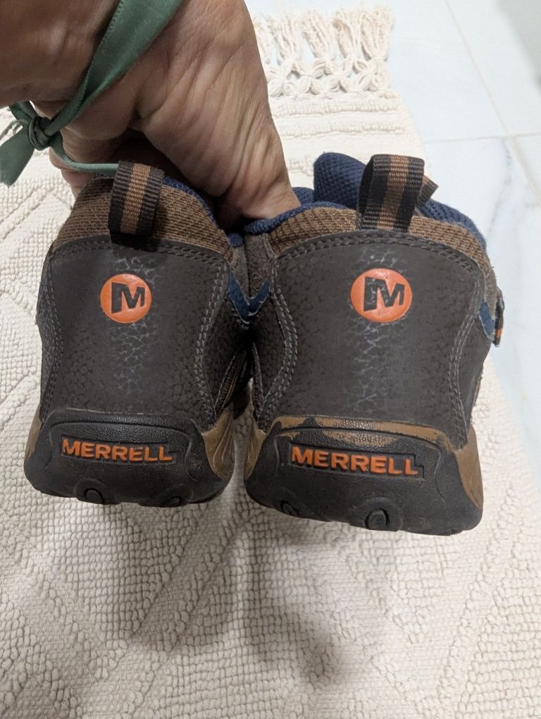 Botas Merrell tamanho 33