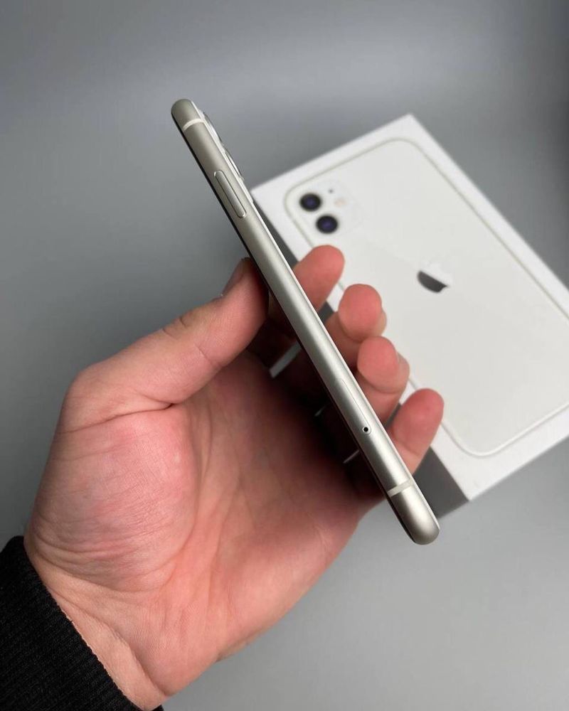 iPhone 11 (в білому кольорі)