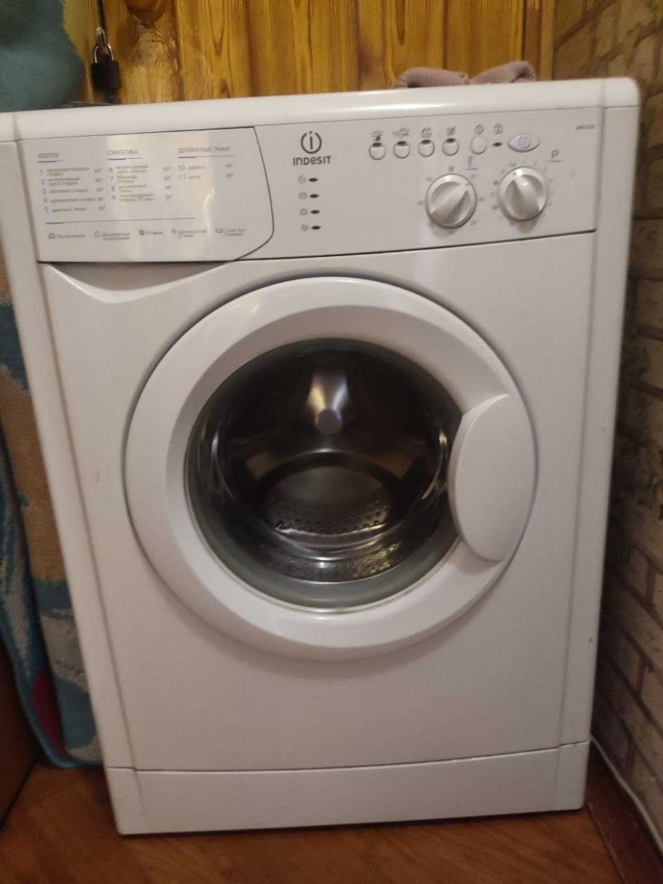 Стиральная машинка Indesit WISL102 под ремонт / восстановление