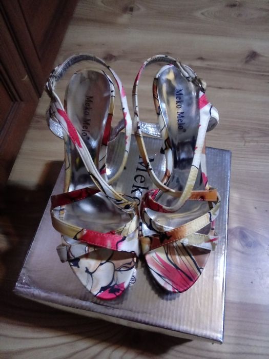 Buty 38 sandałki