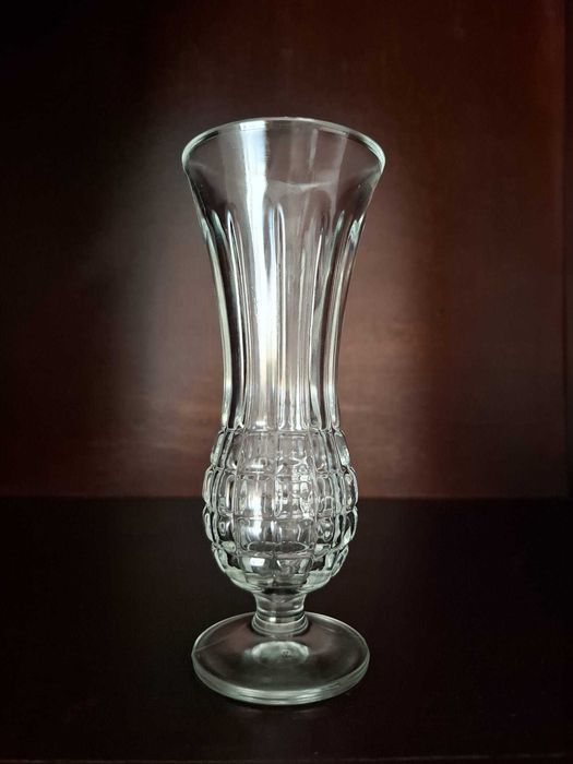 Vaso de vidro italiano vintage com bordas facetadas