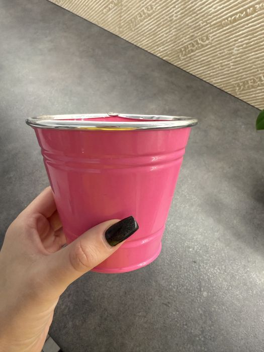 Różowa doniczka,osłonka na kwiatka.