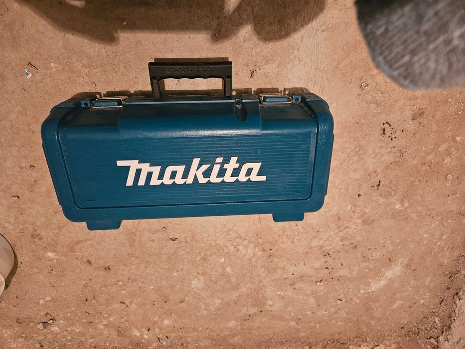 MAKITA BO4565K Pentagonalna szlifierka oscylacyjna do narożników