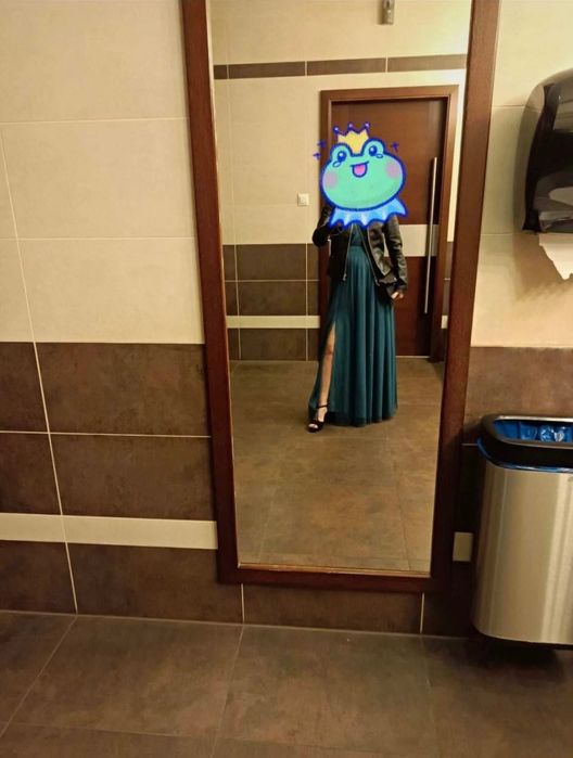 Tiulowa sukienka wieczorowa