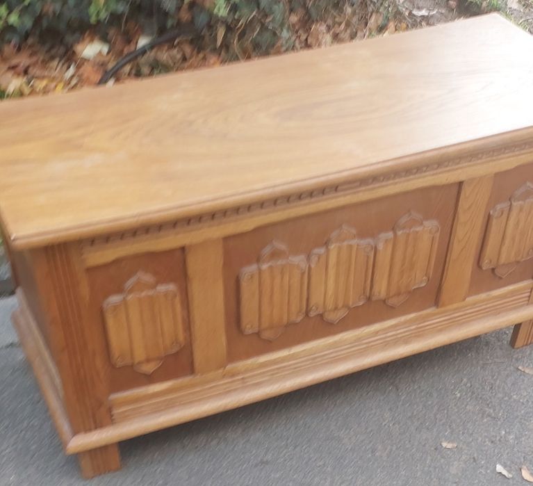 Skrzynia dębowa rzeźbiona