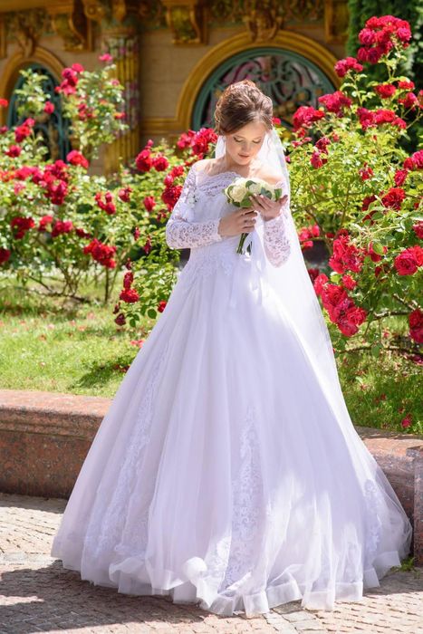 Продам весільну сукню