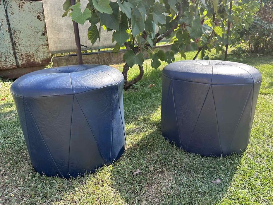 Диван. Шкіряний диван.