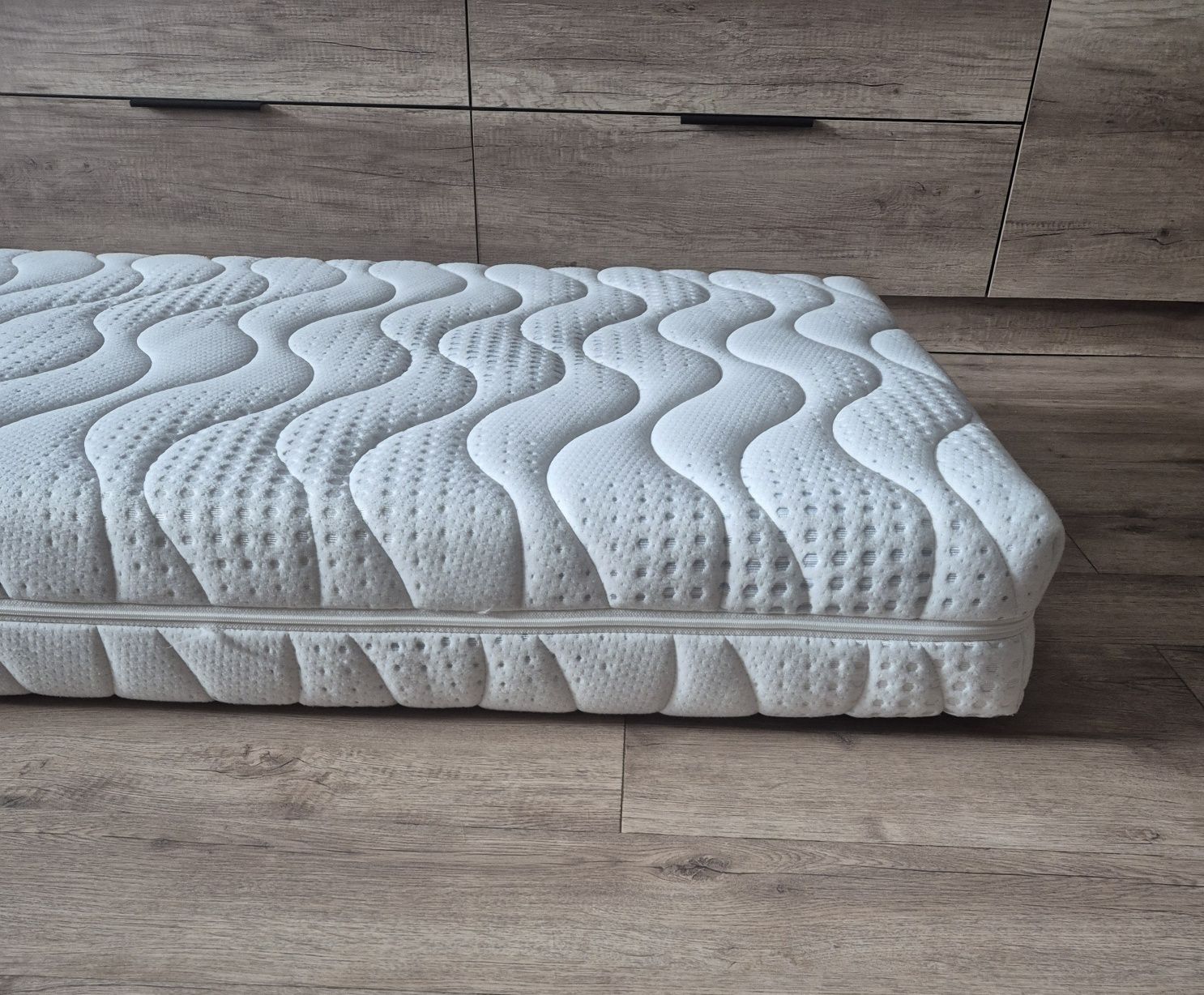 Materac 200x90 FEY (prawie nowy)