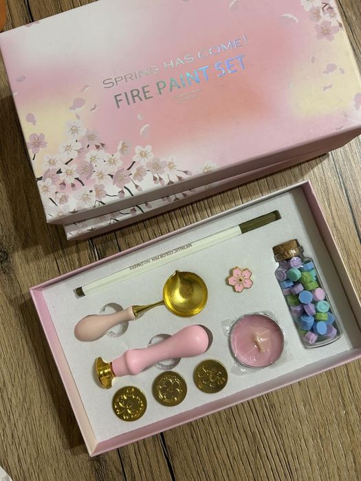 Подарунковий набір для сургучних печаток.