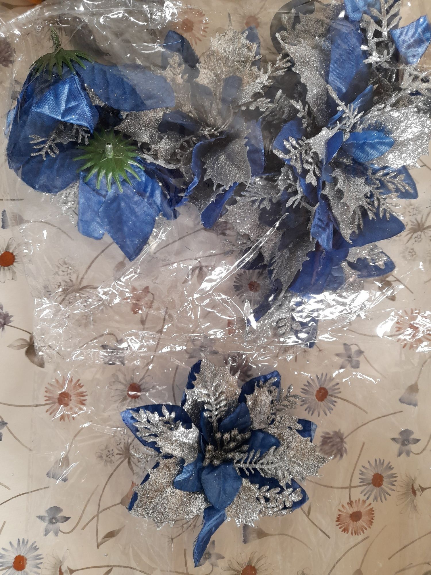 Flores azuis de decoração de árvore de natal