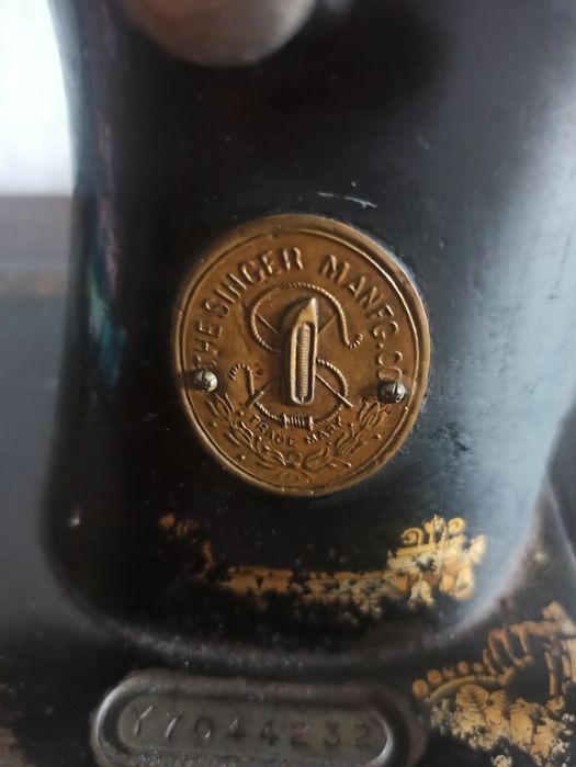 Старовинна  швейна машина ножна Singer оригінал