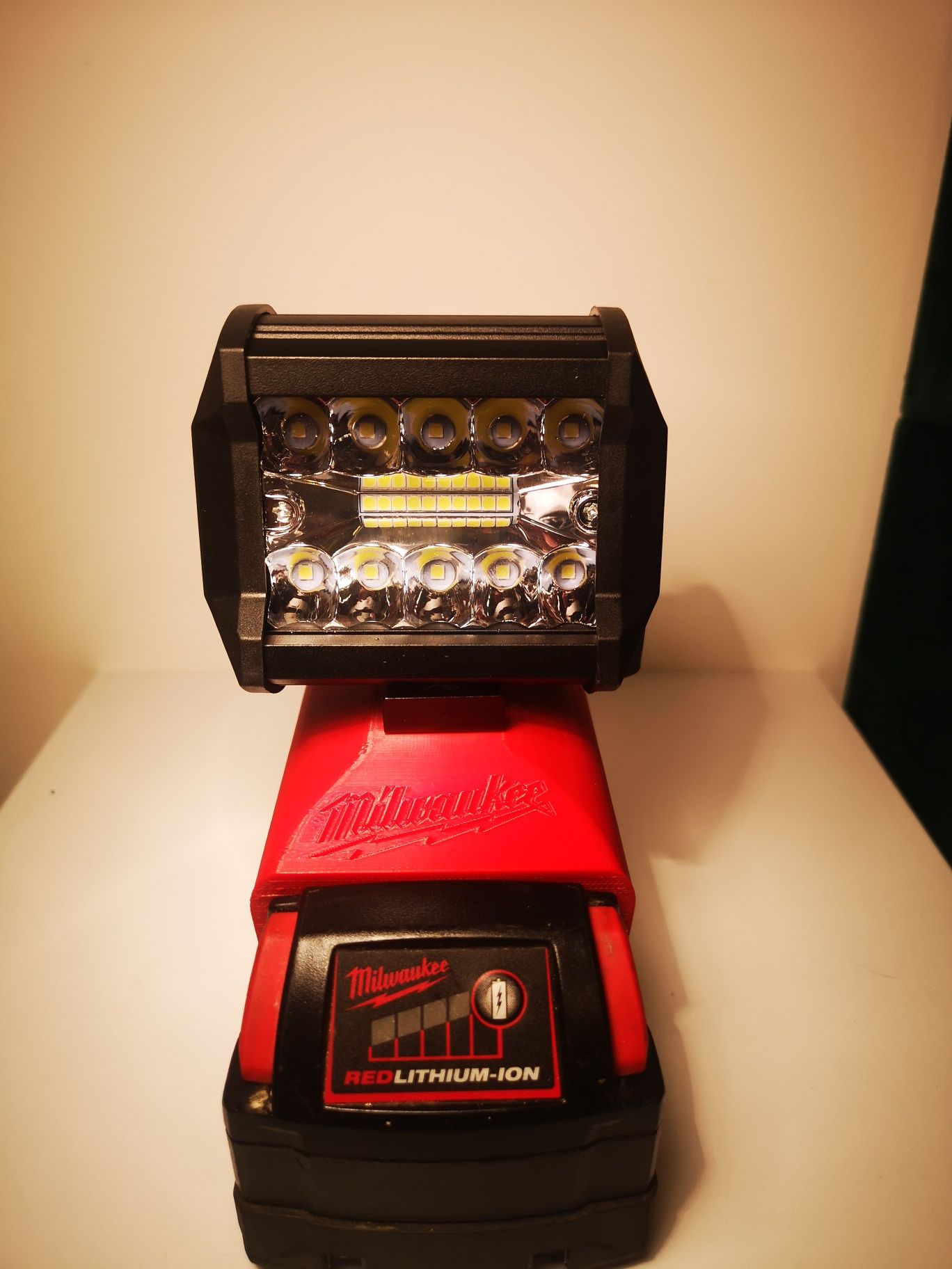Makita Bosch  Milwaukee Dewalt lampa Led z adapterem do akumulatorów