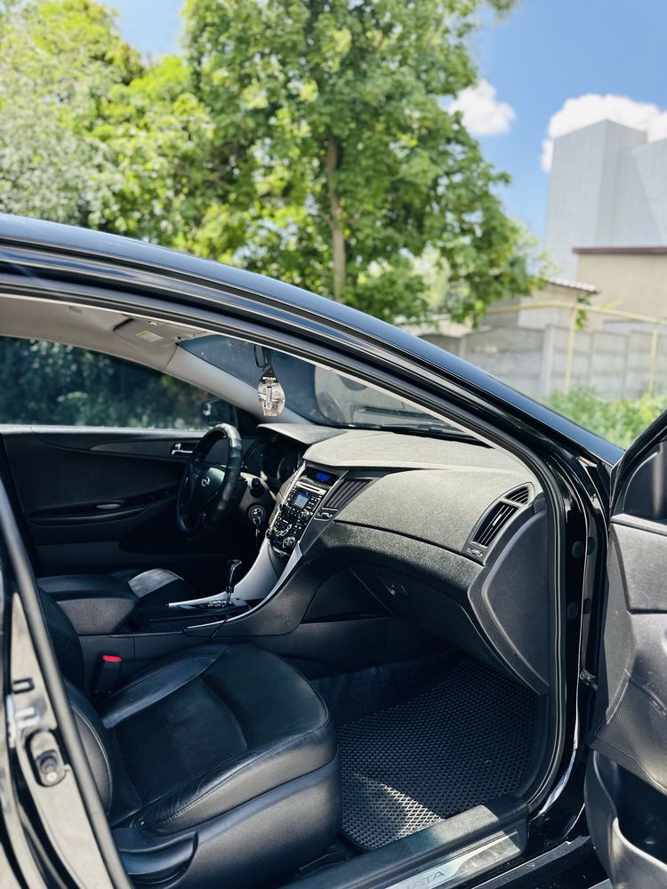 Продам Hyundai Sonata.