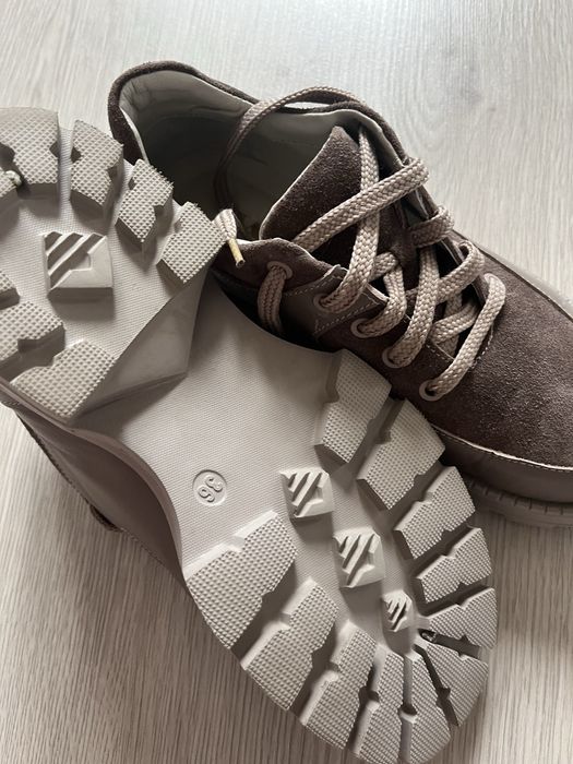 Шкіряне взуття та натуральний замш