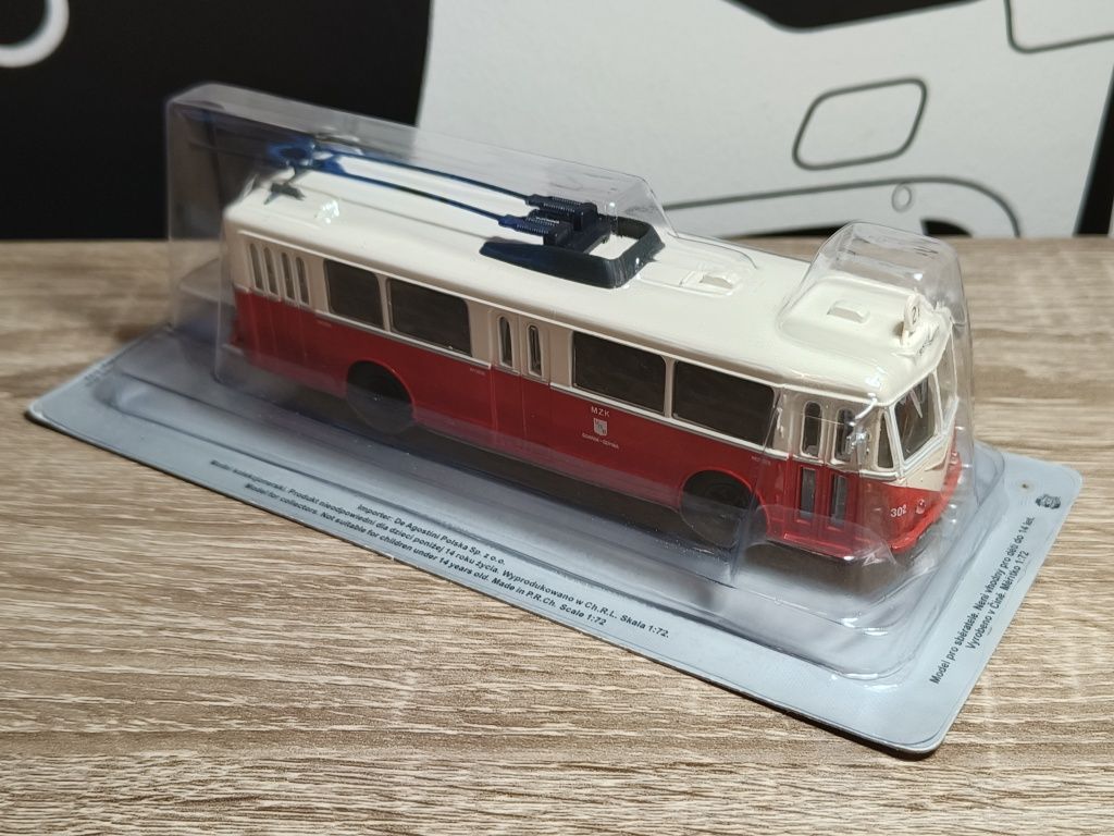 Gazetka + Model Trolejbus VETRA VBRh 1:72 DeAgostini Kultowe Auta PRL