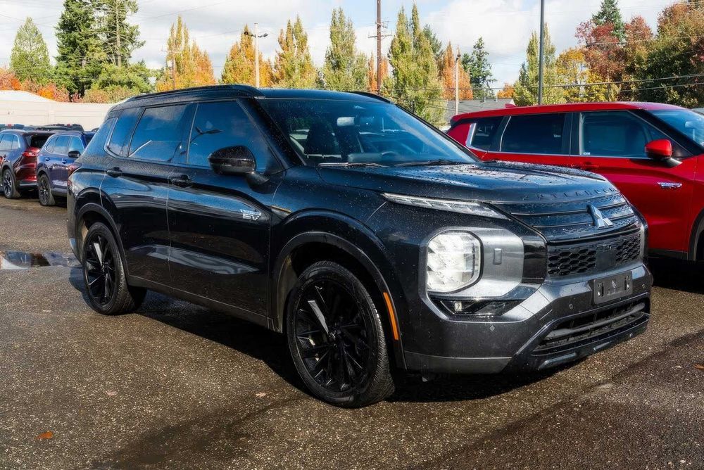 Mitsubishi Outlander      2025