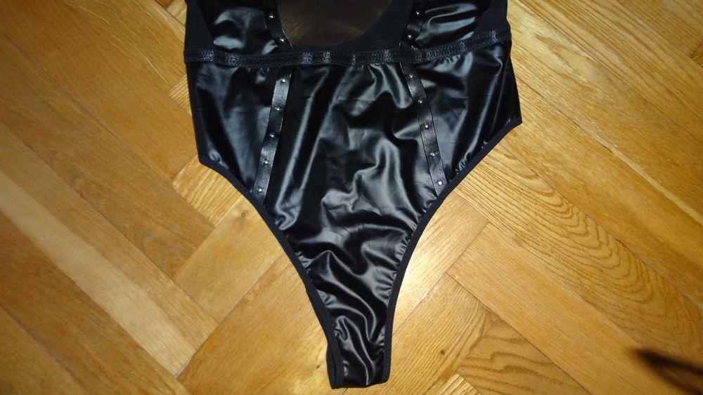 Bielizna erotyczna, body 2XL sexi, ćwieki, lateks, paski, strapsy