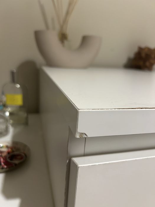 2 comodas Ikea com marcas - mas completamente funcionais