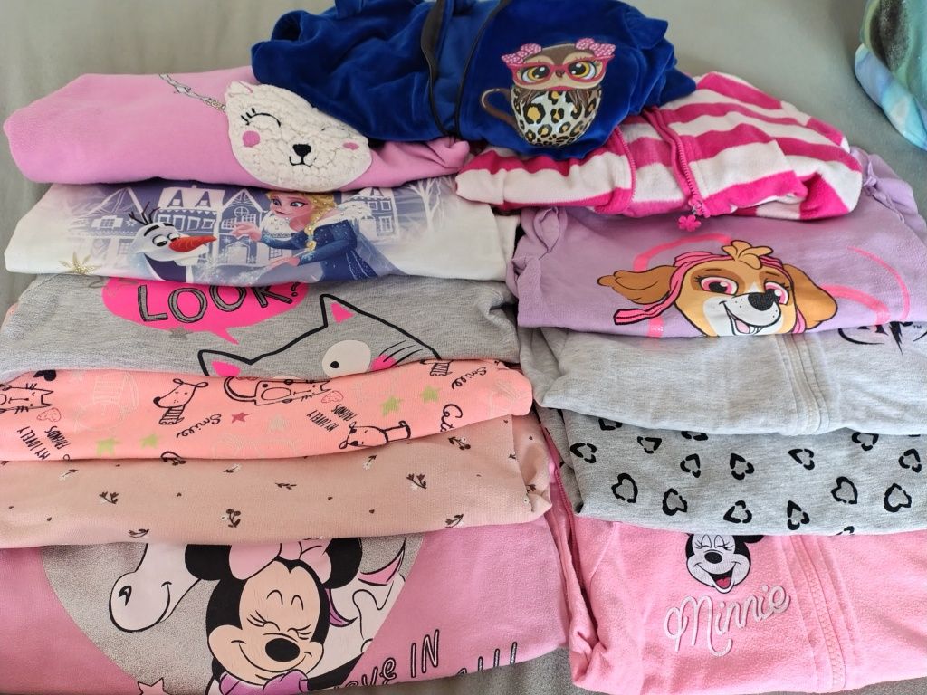 Swetry i bluzy dziewczęce 122/128