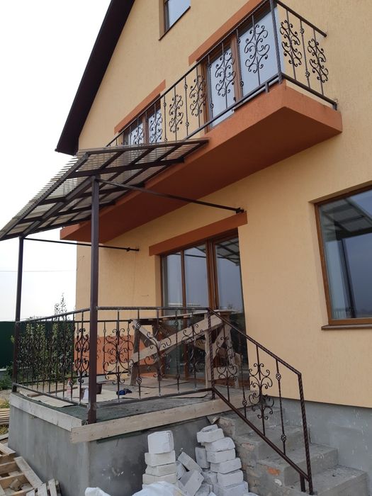 Балкони під металопластикові вікна або під декоративні перила.