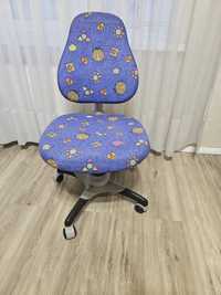 Ортопедичний стілець для школяра у відмінному стані.