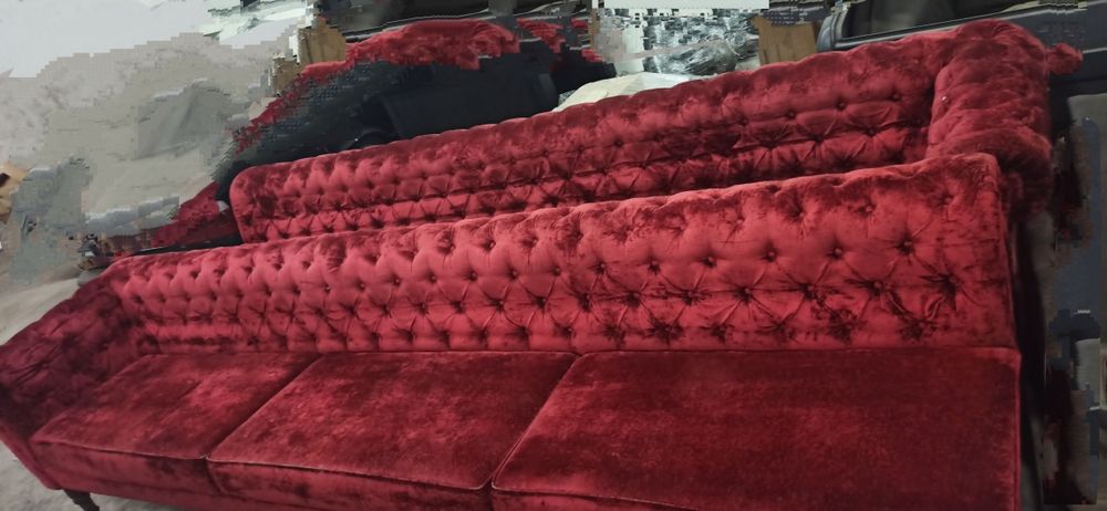 Sofás veludo vermelho escuro e capitonê,