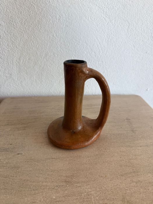 Castiçal em barro artesanal — rústico português