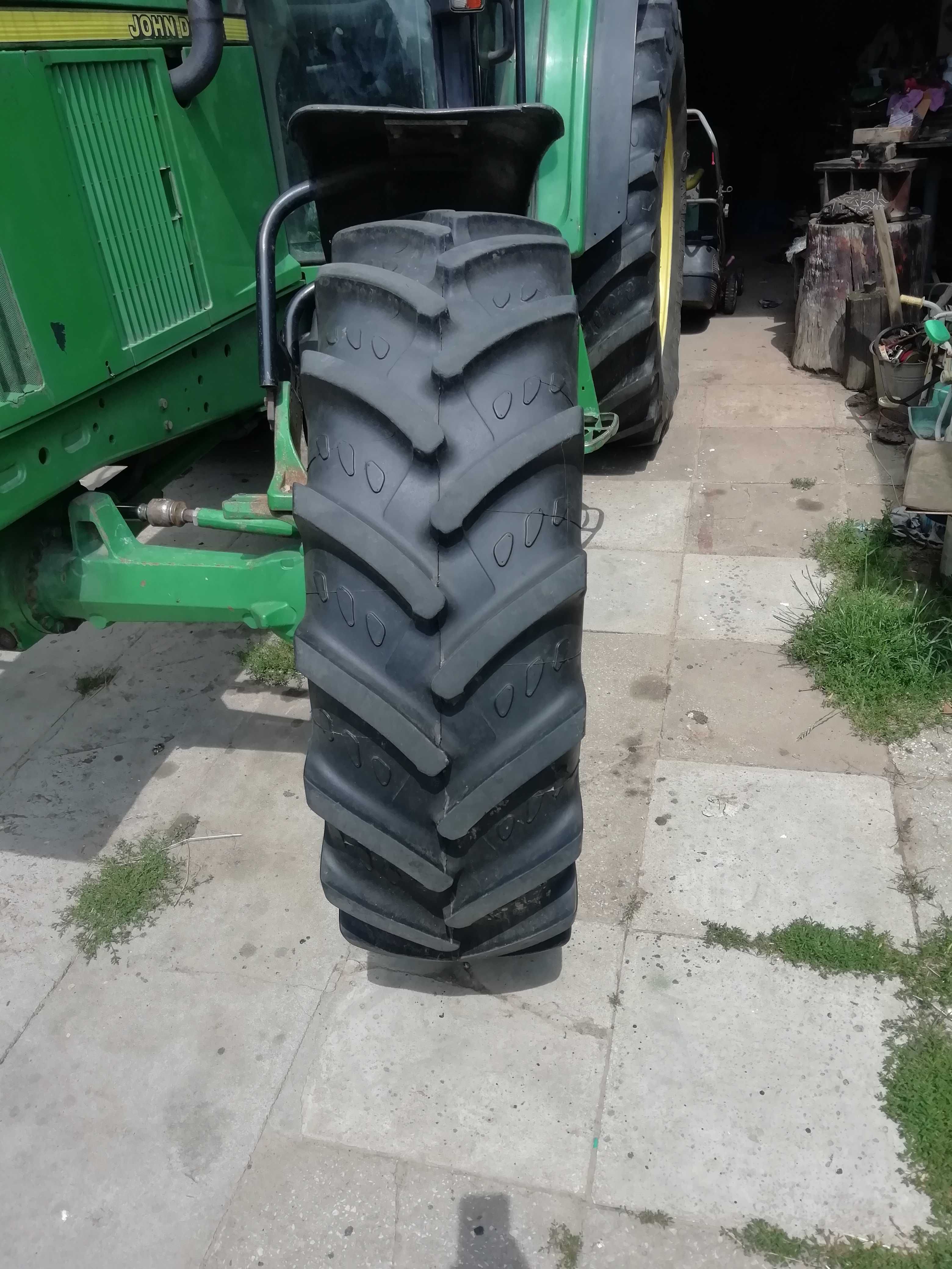 Koła John deere 360 /70 R28 dobrym stanie