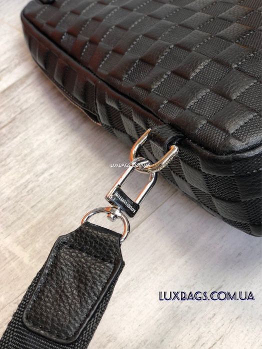 Мужская кожаная нагрудная сумка слинг Louis Vuitton
