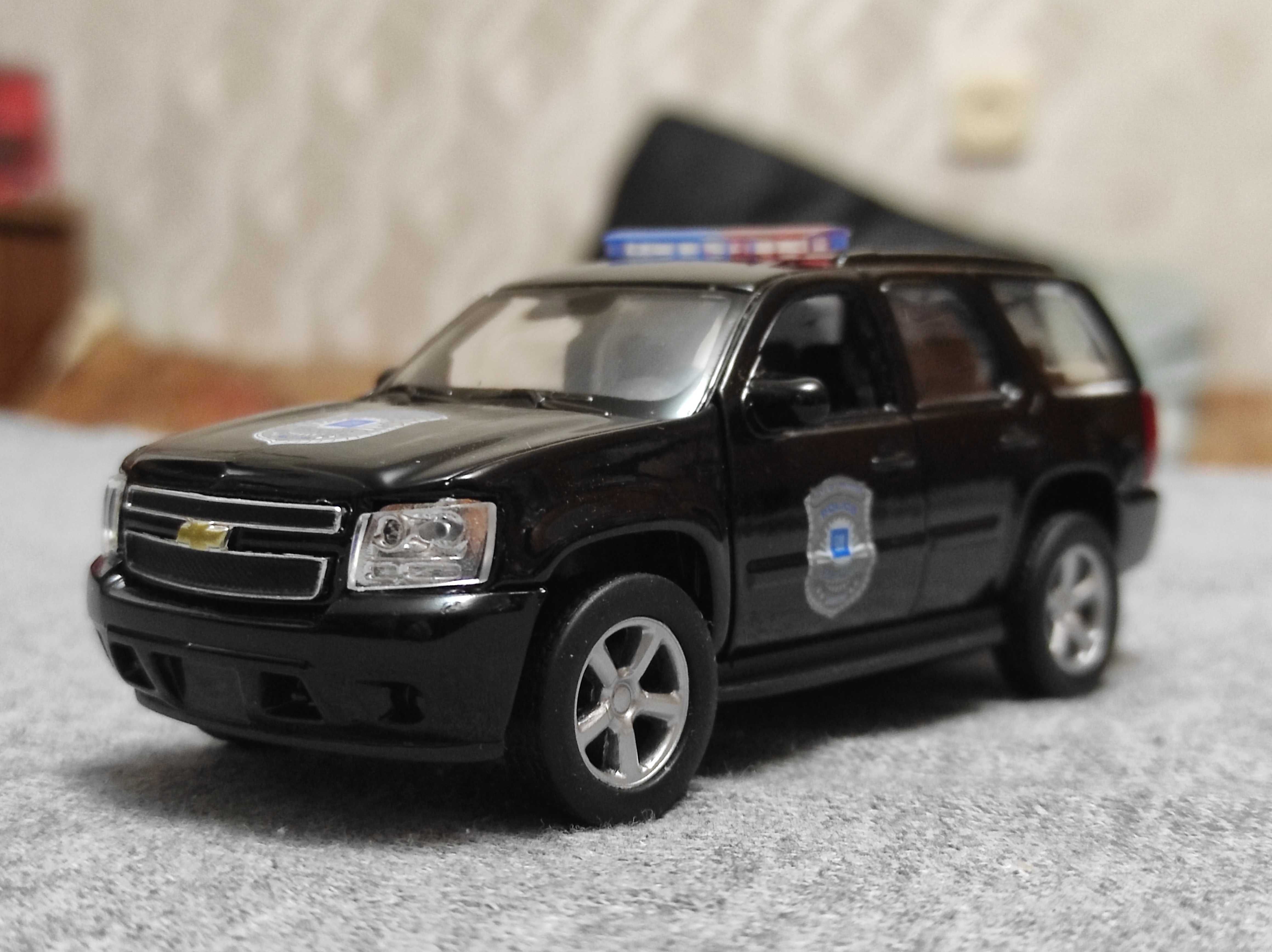 Машинка Chevrolet Tahoe Police 1/36 Welly Модель Шевроле Тахо