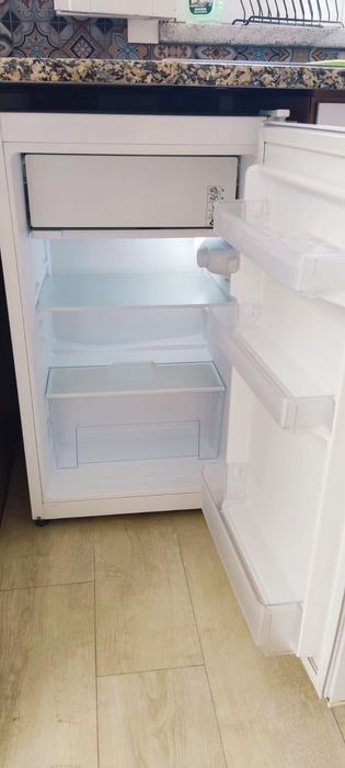 Frigorífico mini com congelador Meireles