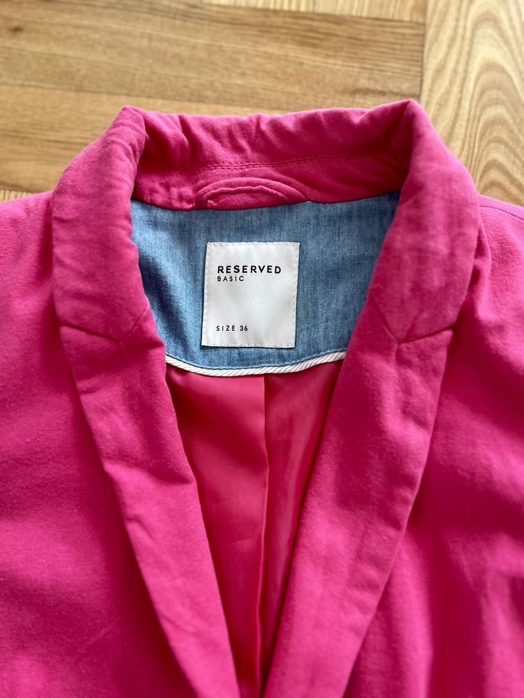 Różowa marynarka z Reserved