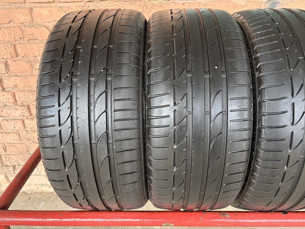 Комплект літніх шин 235/40R19 Bridgestone
