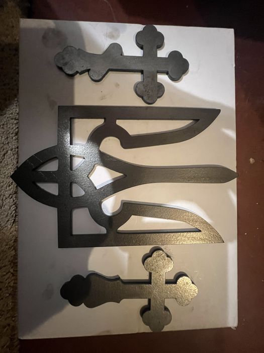 Хрест та трезуб( кладовище, тощо)