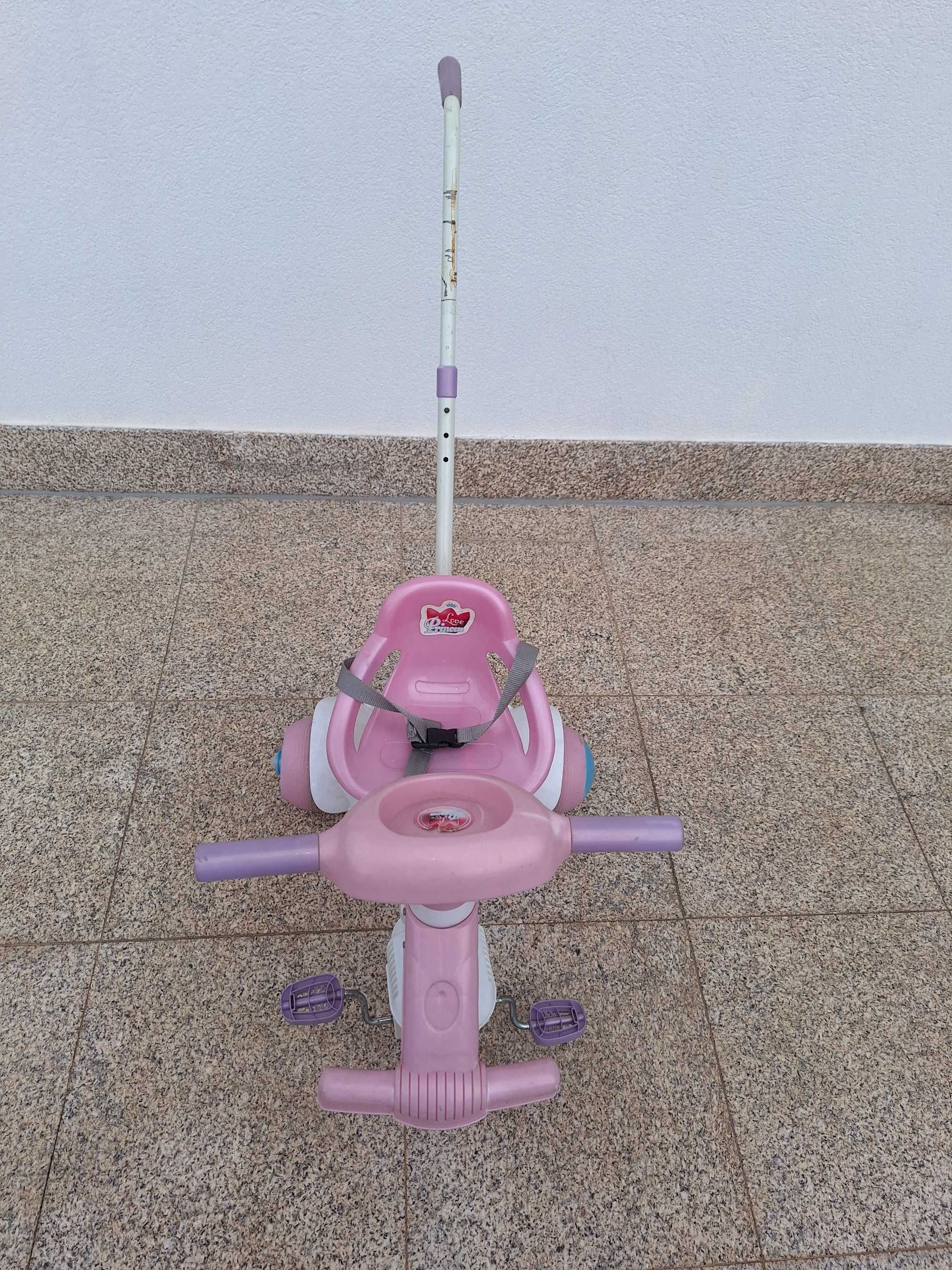 Triciclo de menina