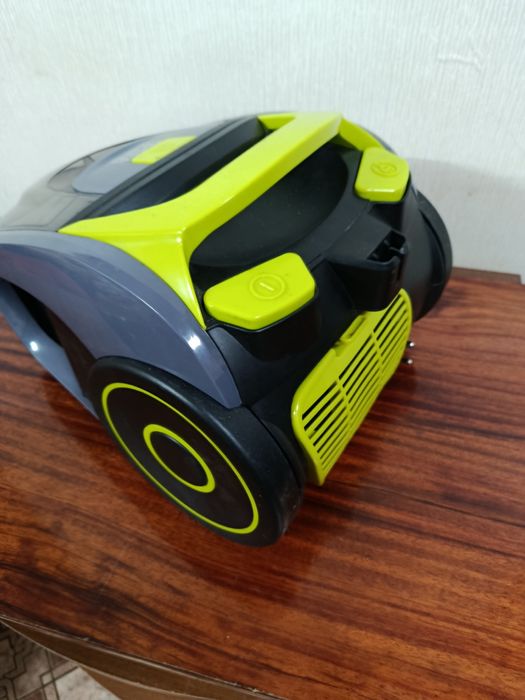 Пылесос  LG всё в комплекте.