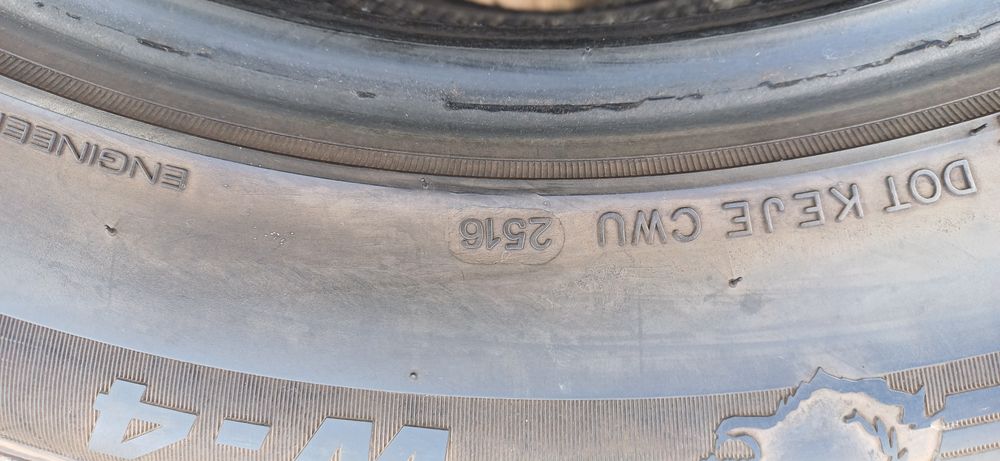 235/55R19 105V , dwie używane opony zimowe.