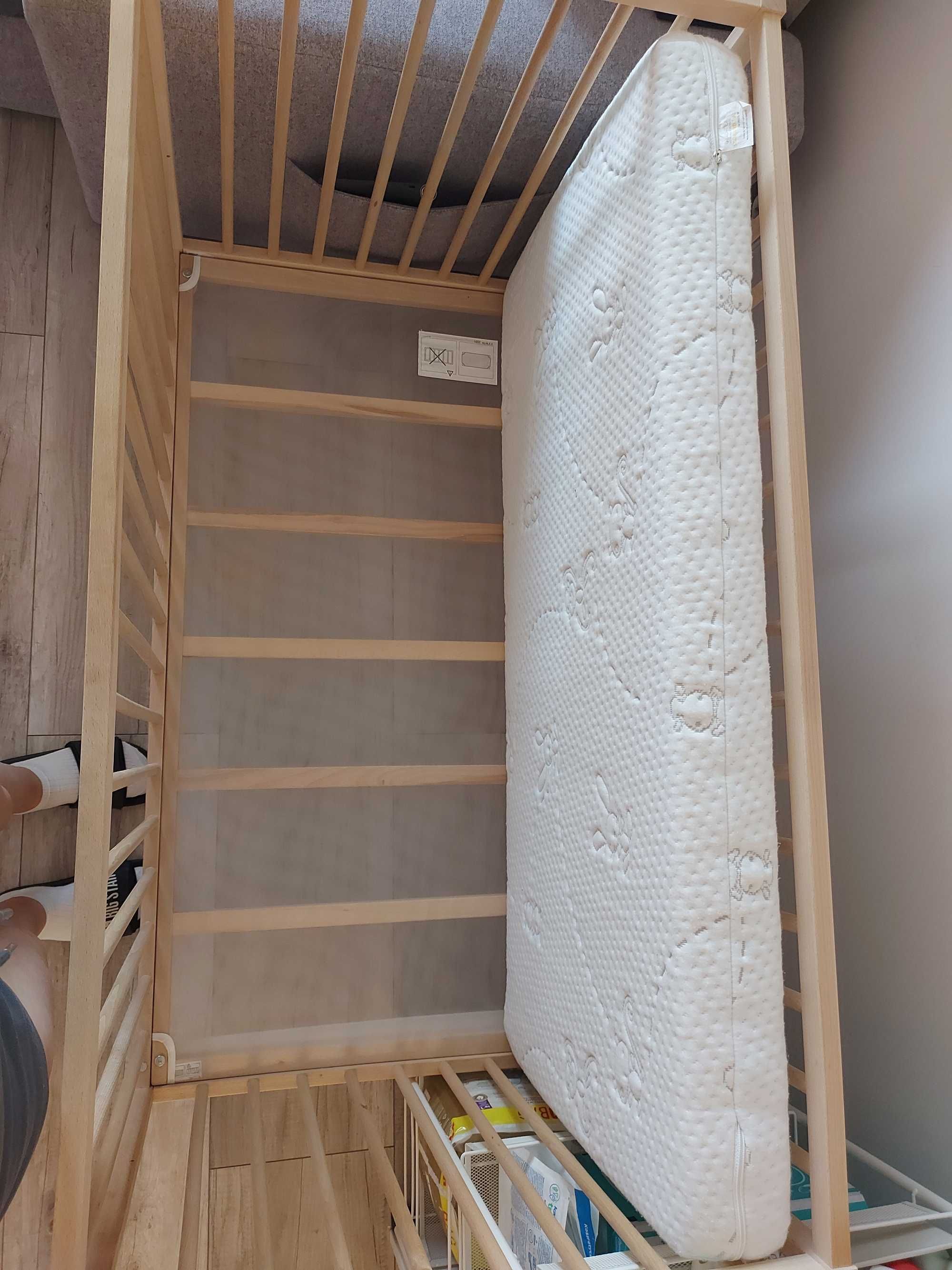 Łóżeczko drewniane ikea z przewijakiem