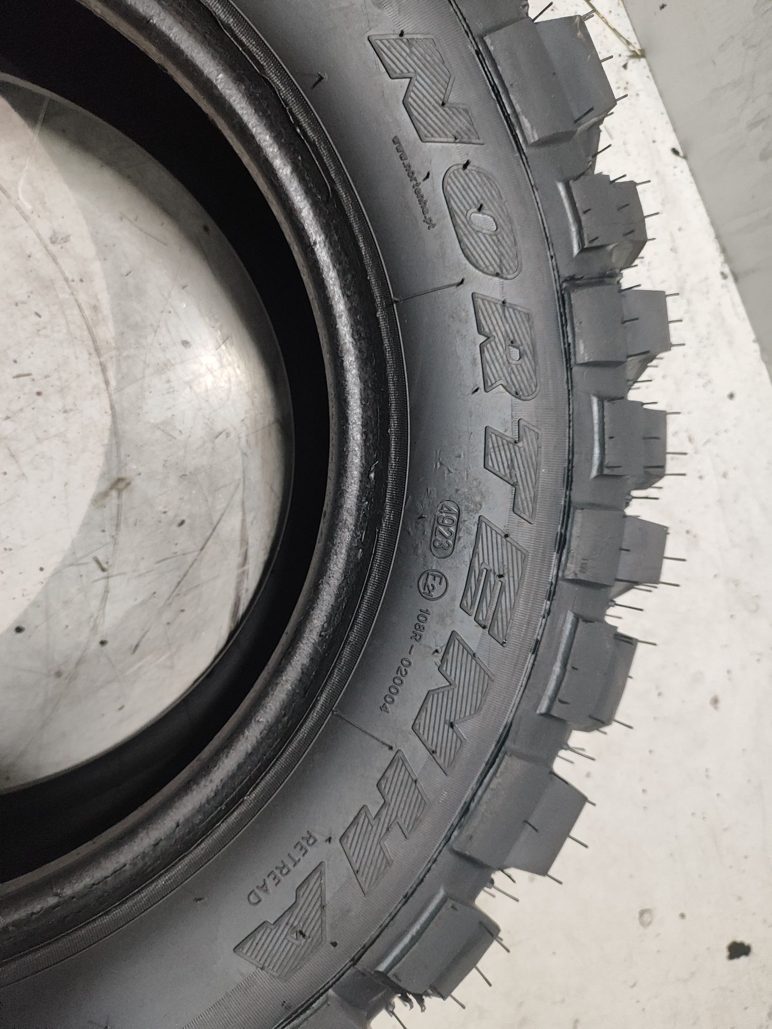 2 pneus novos Nortenha 205/70R15 96Q Oferta dos Portes