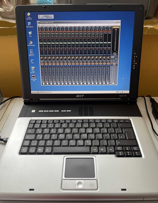 YAMAHA 01x Produkcyjne Studio Muzyczne - Mikser + Laptop