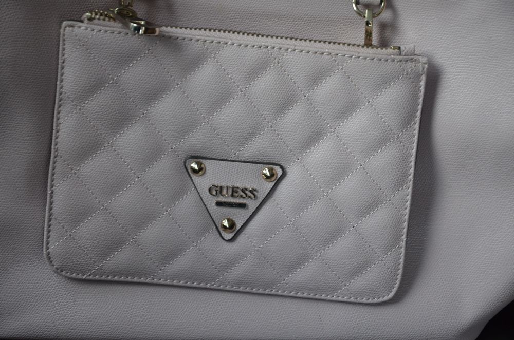 duża torba/torebka Guess z kosmetyczką