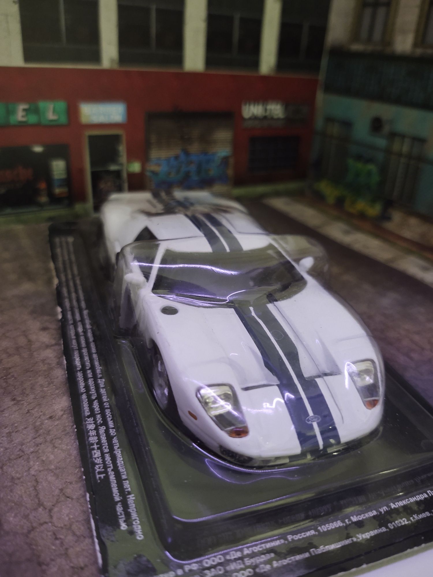 Масштабна модель Ford GT 40 2005. Deagostini "Суперкаров Мира". 1:43