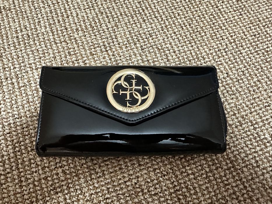 Nowy czarny portfel Guess