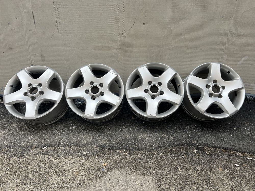Оригінальні легкосплавні диски VW R17 / 5x130