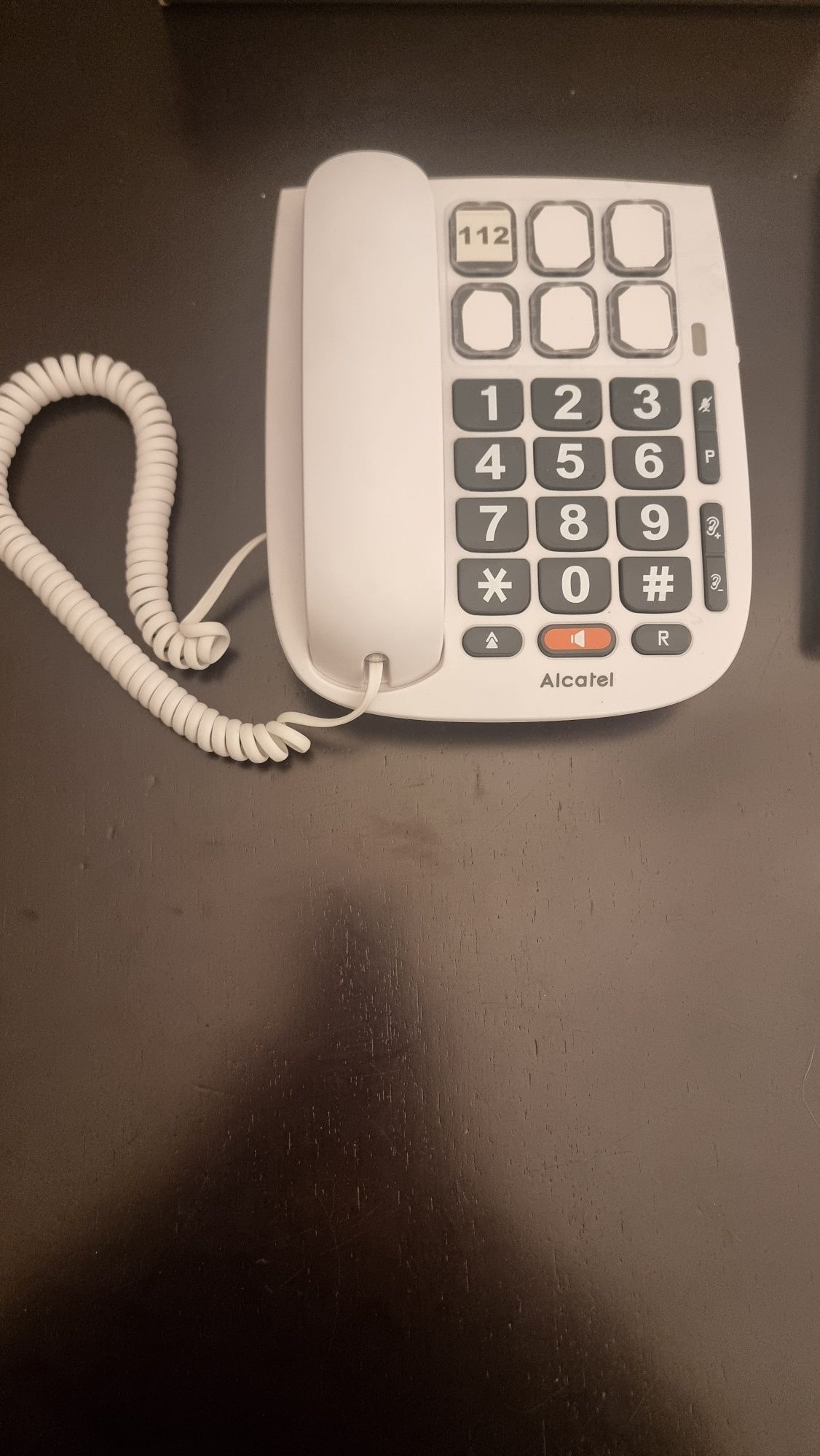 Telefone fixo Alcatel com teclas e números grandes