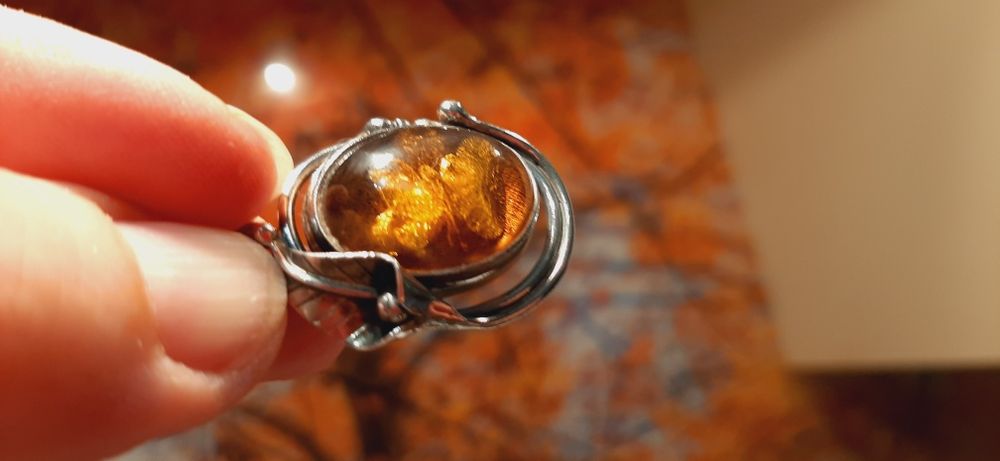 Klasyczny wisiorek bursztyn w srebrze