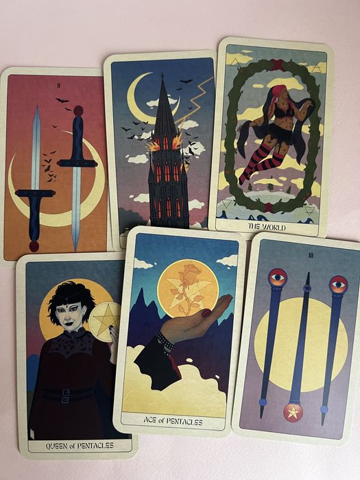 Розпродаж колод таро