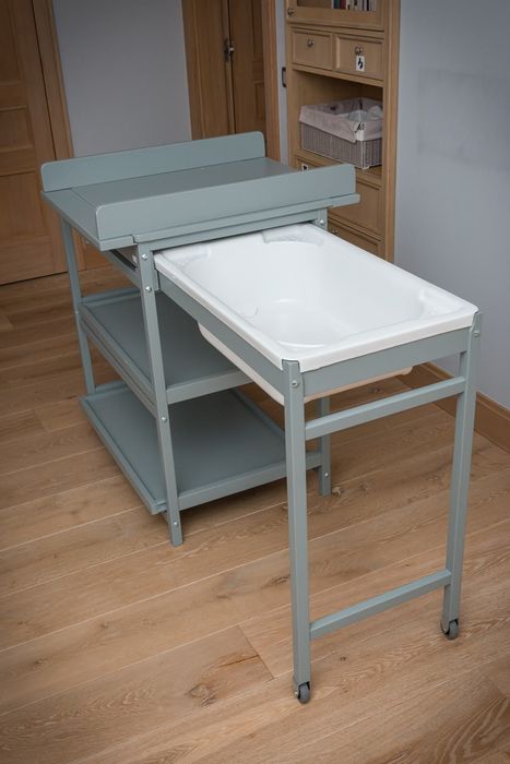 Przewijak Quax z wanienką. Kosze z pokrowcami gratis