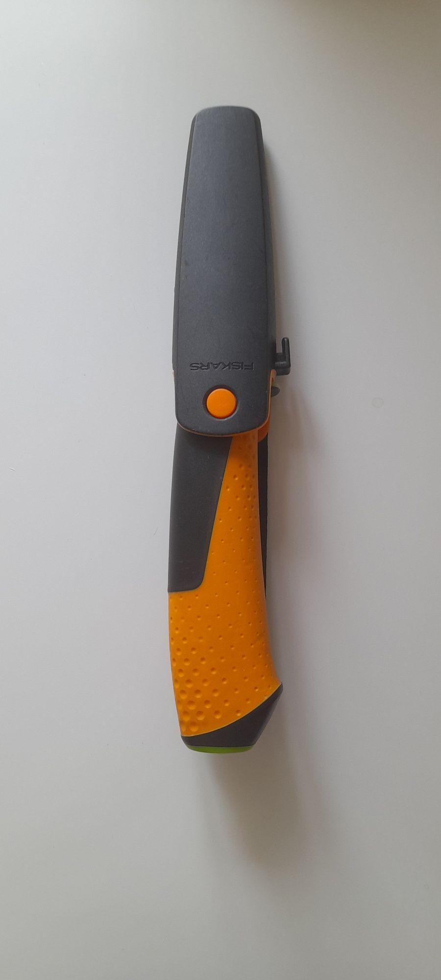 Нож Fiskars для тяжелых работ с точилом