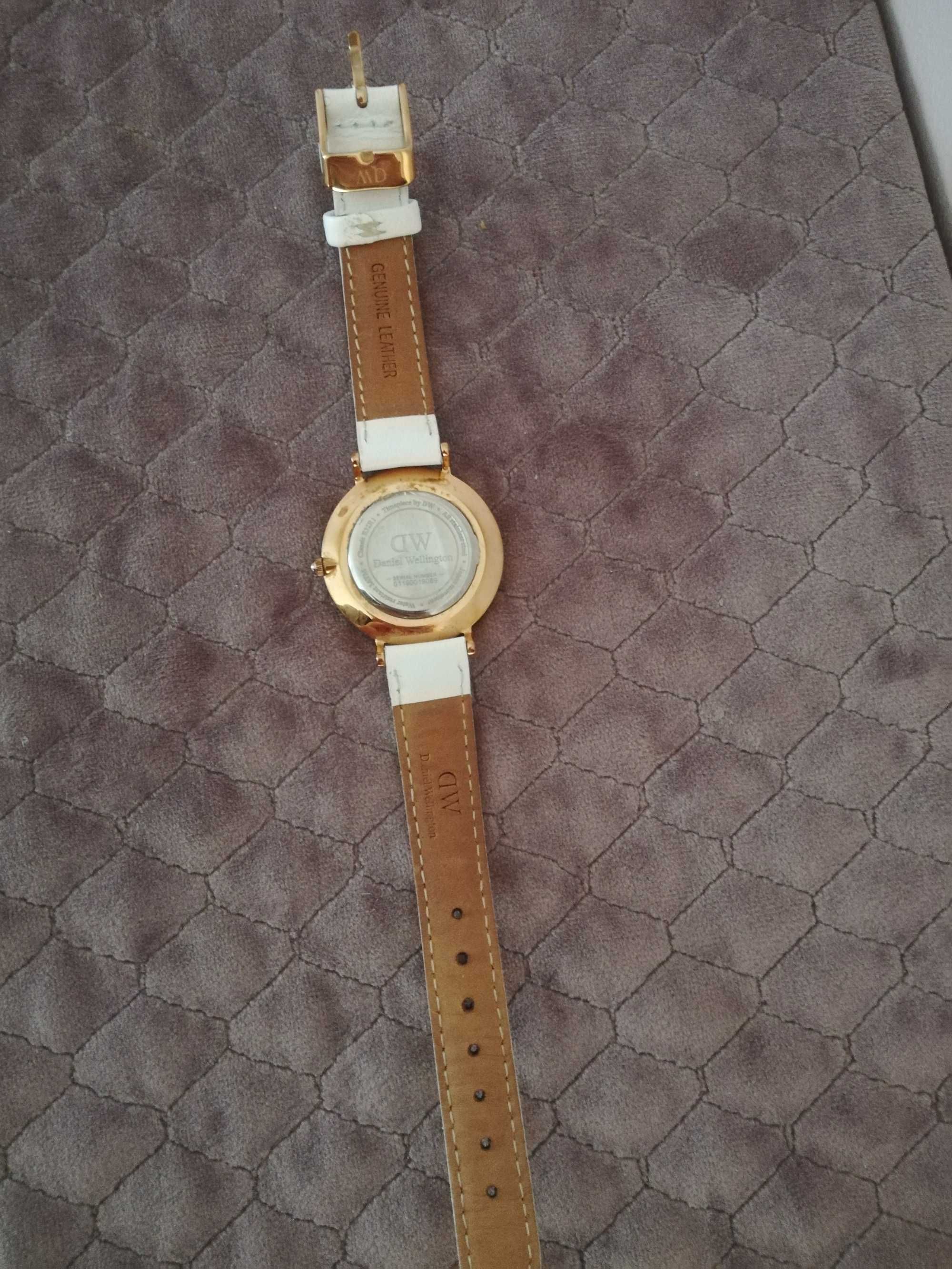 Zegarek Daniel Wellington bialy pasek